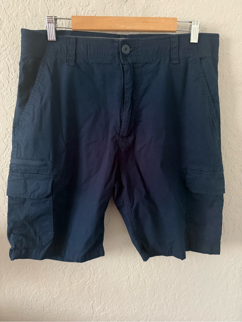 Men's Navy Cargo Shorts with Utility Pockets